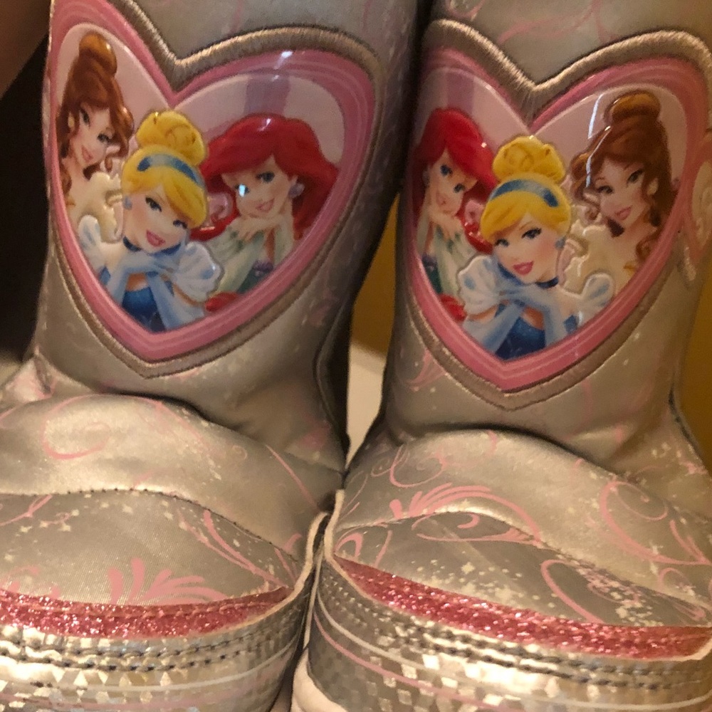 Toddler Disney furry sparkle boots! Sz 7/8